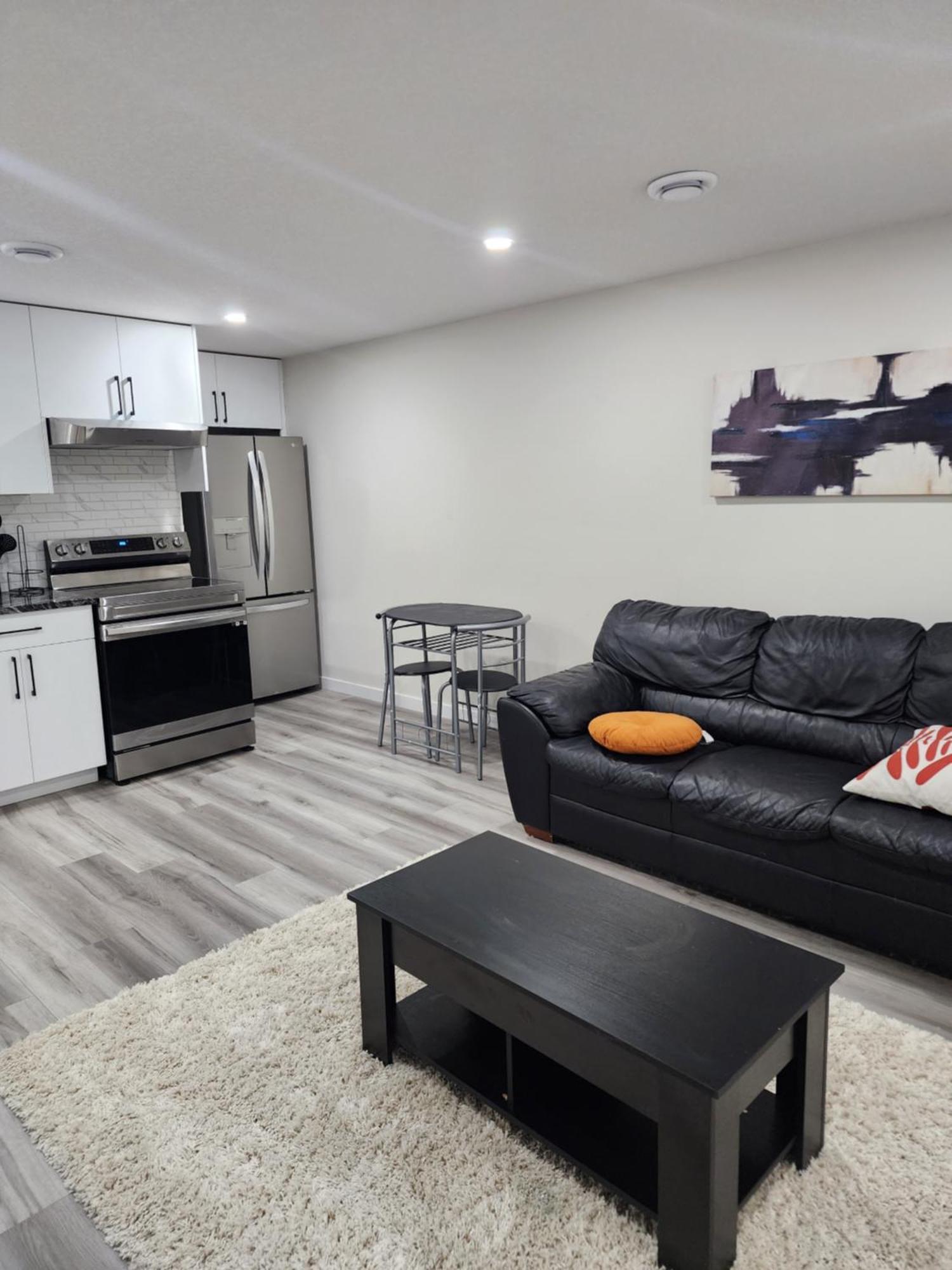 Trendy 2-Bed Oasis Awaits! Apartment Calgary Exterior photo