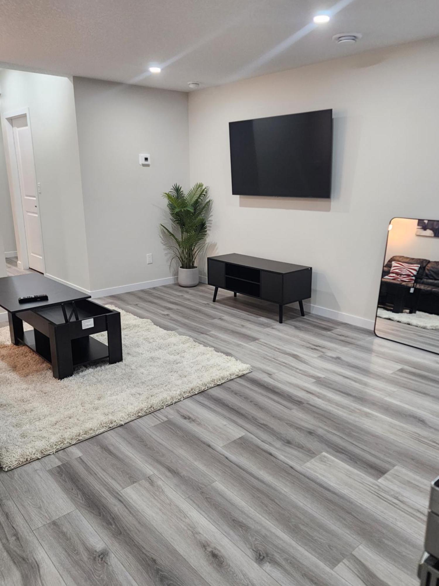 Trendy 2-Bed Oasis Awaits! Apartment Calgary Exterior photo