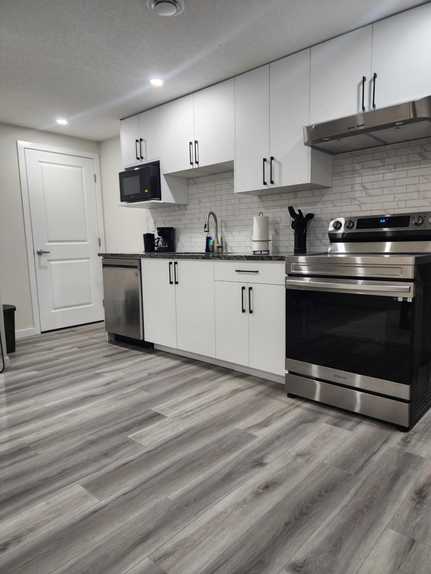 Trendy 2-Bed Oasis Awaits! Apartment Calgary Exterior photo